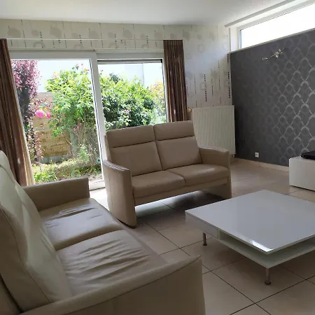 In Adinkerke With Nice Garden In A Quiet Neighbourhood * De Panne