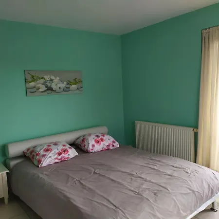 In Adinkerke With Nice Garden In A Quiet Neighbourhood Villa *